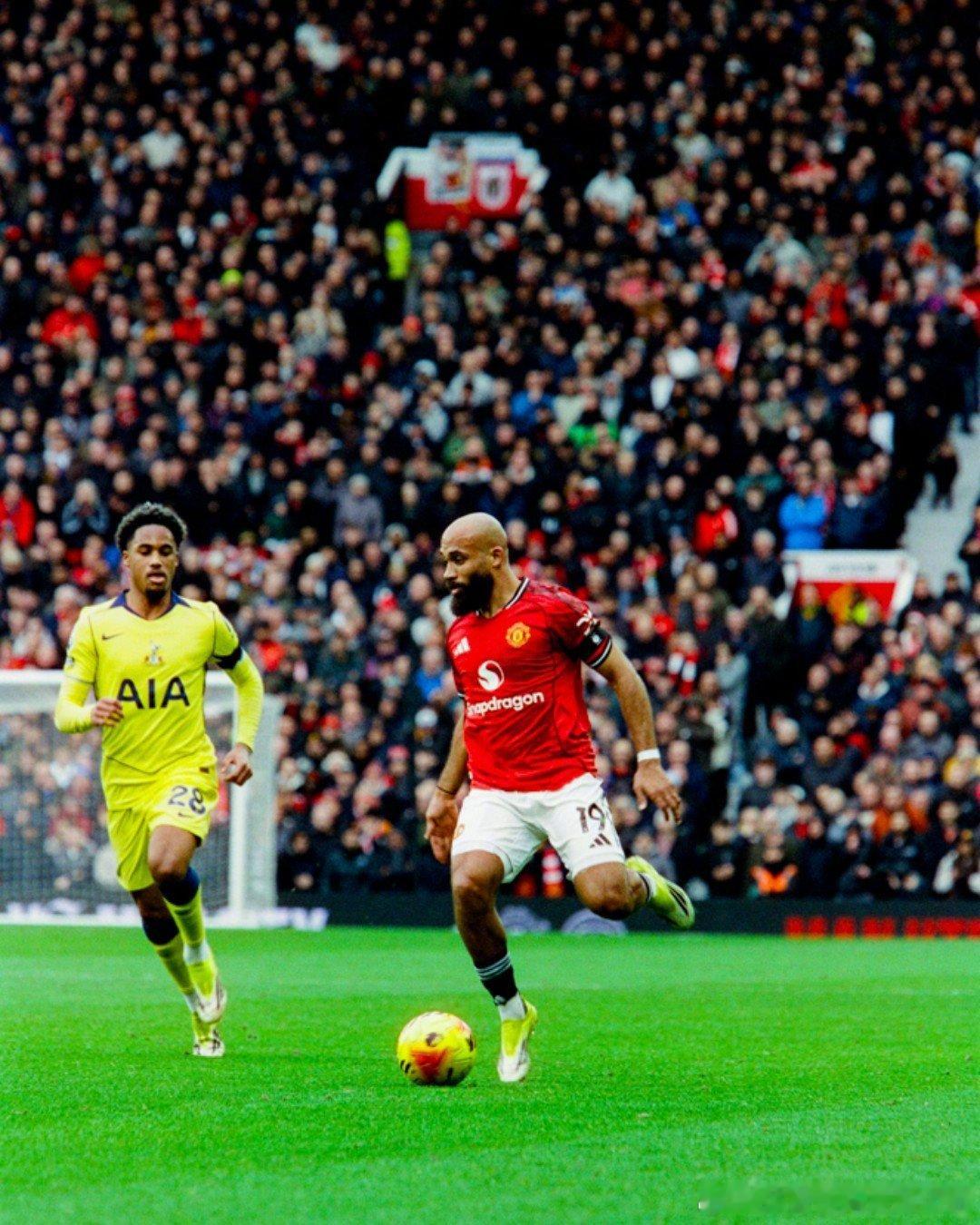 胶片质感，回到周末🎞️ 由摄影师Ajas拍摄的曼联2比0热刺 比赛图集📸曼联