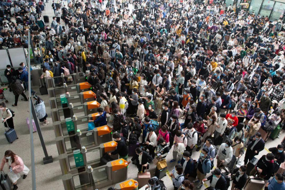 今年五一假期，全国开启15.2 亿人次出行大迁移，规模再创近年新高，海陆空交通全