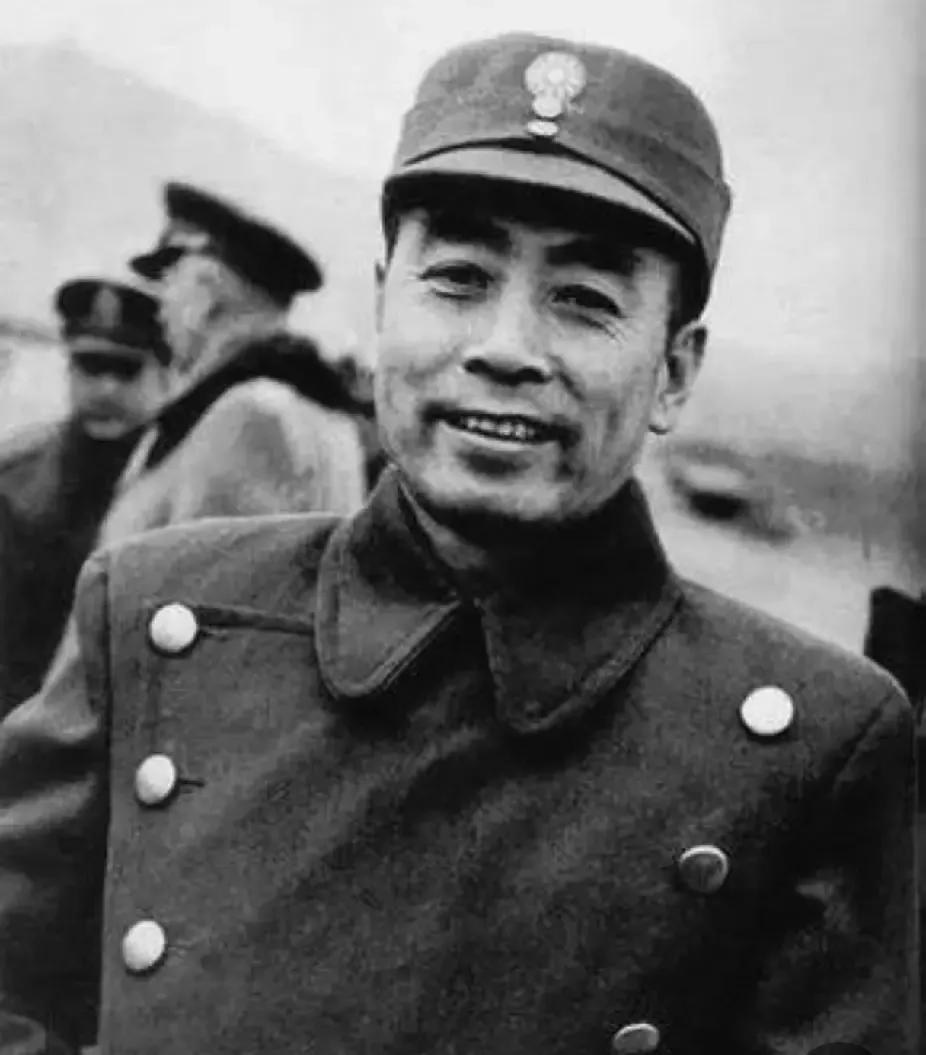 指挥若定
        第一次东征陈炯明，周总理以黄埔军校政治部主任身份，同校