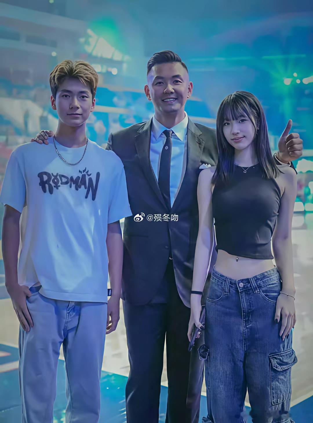 小s女儿和大姐儿子，S家基因是真不错！！！ ​​​