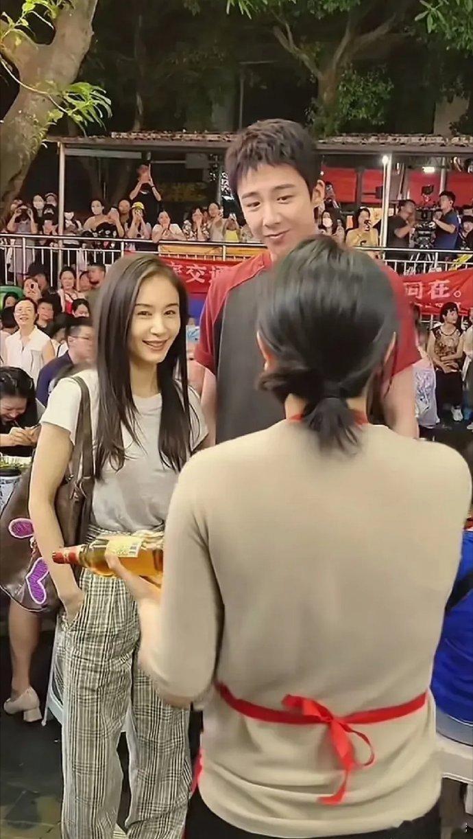 刘宇宁与王子文，30厘米身高差铸就荧幕经典。他如傲松挺拔，她似幽兰娇俏，于光影间