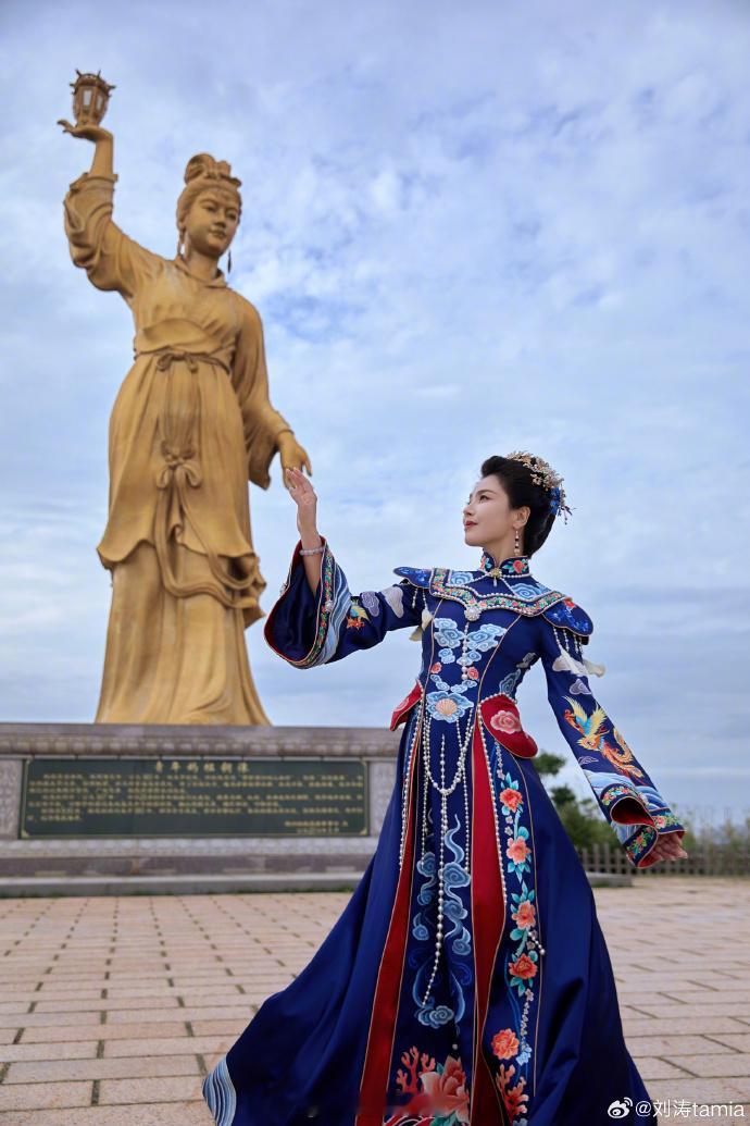 刘涛妈祖新照刘涛打卡妈祖圣地 刘涛妈祖新照来咯！“妈祖圣地 古韵悠长 心灵原乡 