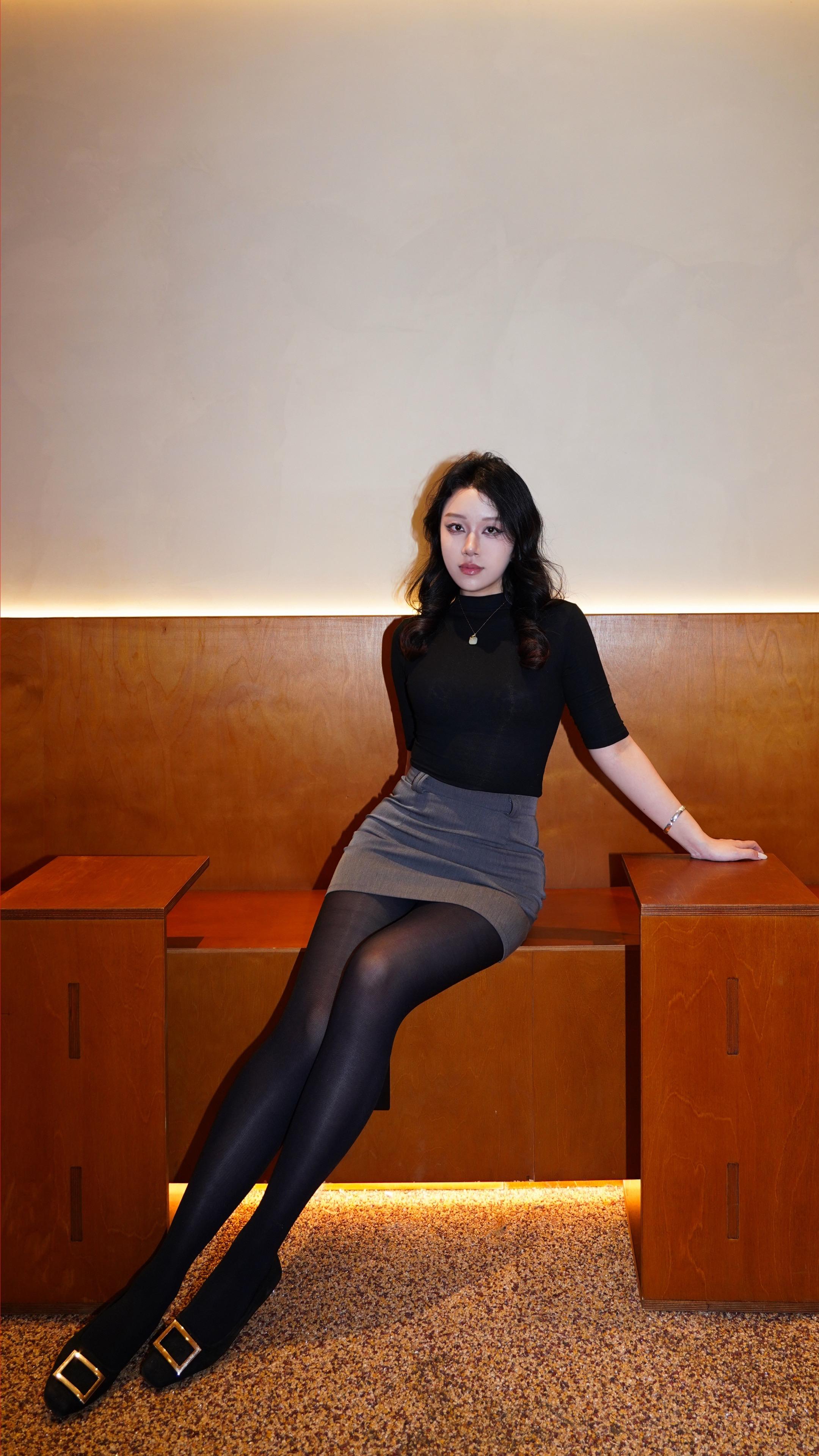 御姐风。设备:SONYA7M3 镜头:SONY24105F4 闪光灯...