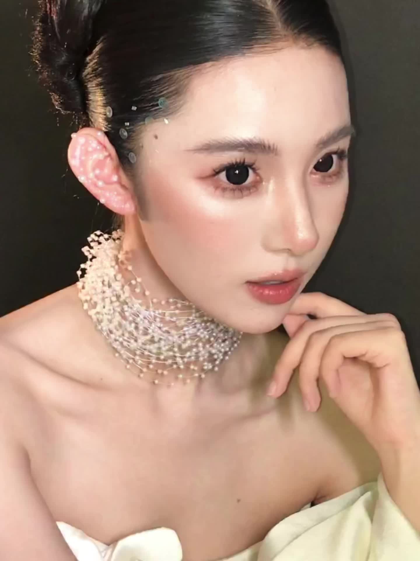 和朋友聊天前：我什么都不配 和朋友聊天后： 吴彦祖配我差点意思化妆造型分享