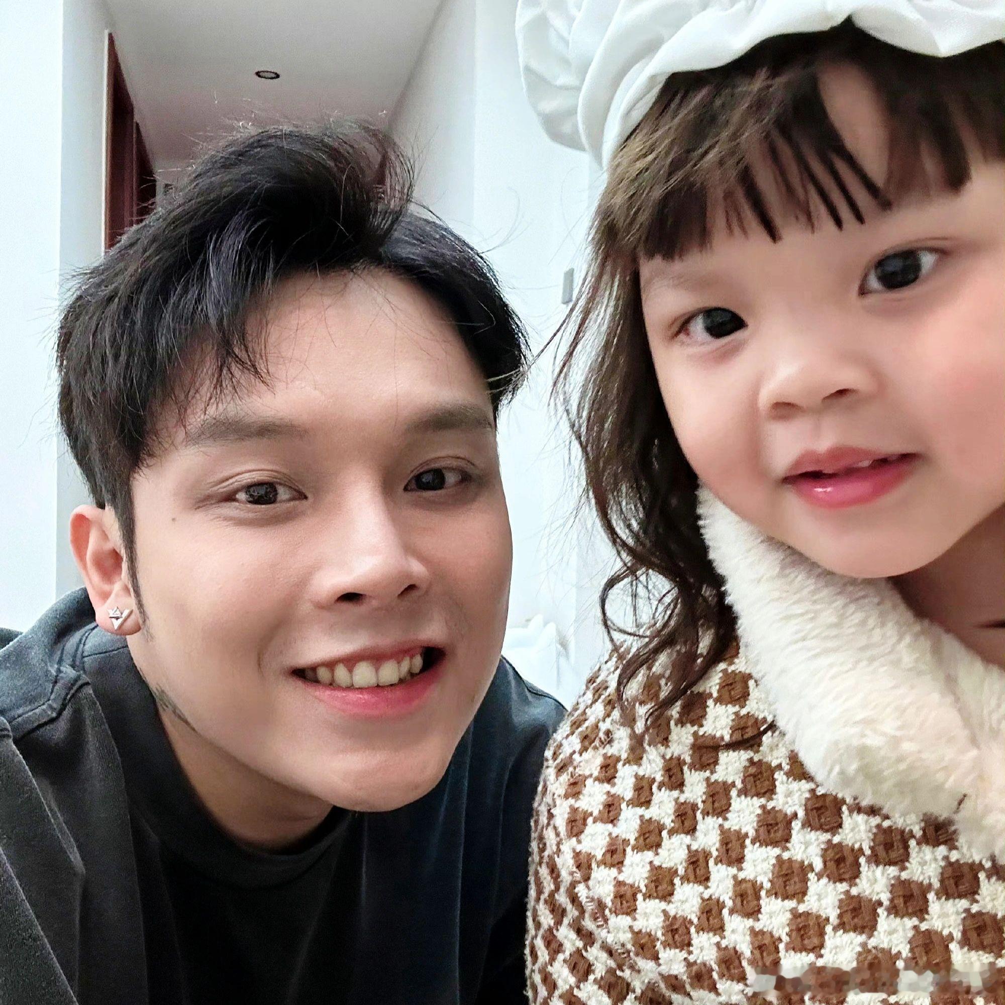 韩安冉说女儿遗传了前夫的多动症原来韩安冉女儿多动症是遗传爸爸呀，也难怪小猪先生之