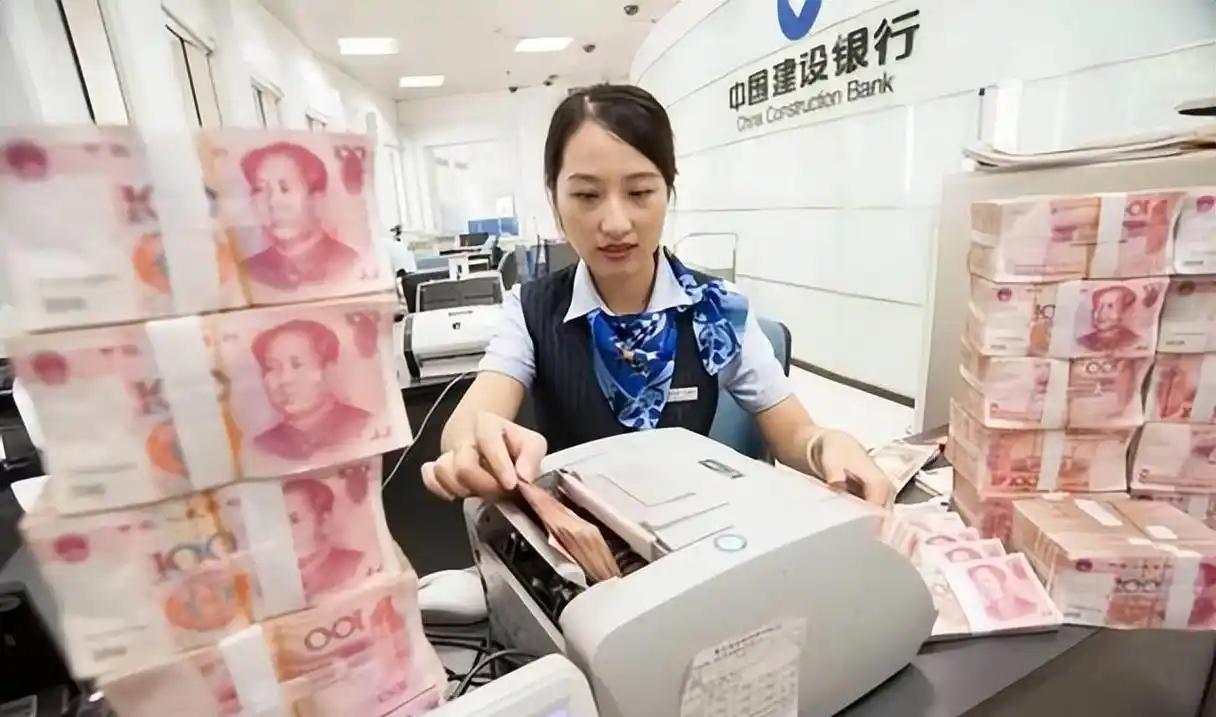 [月亮]年薪百万比月薪一万还怕失业？高收入家庭守不住现金流，体面生活也可能瞬间失