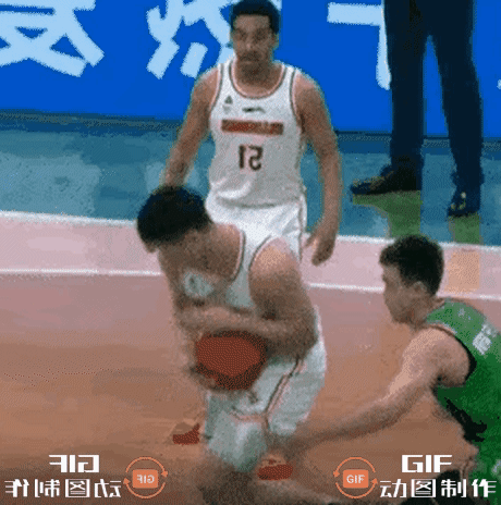 球鉴：这一球是白队进攻犯规，还是绿队假摔？
#记录我的2024#