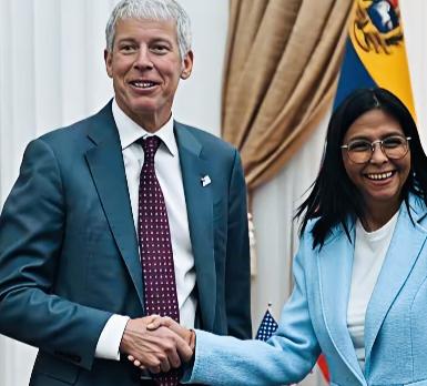 罗德里格斯咋笑的这么开心呢？
罗德里格斯的笑容看起来，心情很不错啊！
罗德里格斯