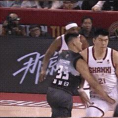 曾繁日这手鸡飞蛋打，确实有点过分了，明显发力了，有点故意报复的嫌疑，刘传兴挨了这