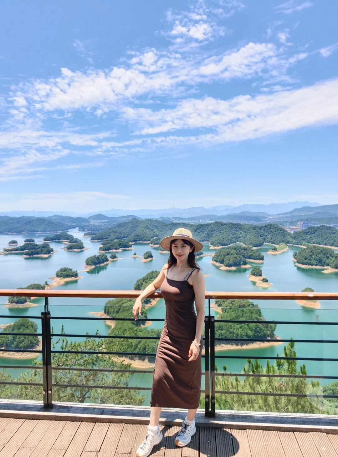 朋友圈被问了无数遍的地方——千岛湖黄山尖“天下为公”观景点，太出片儿啦...