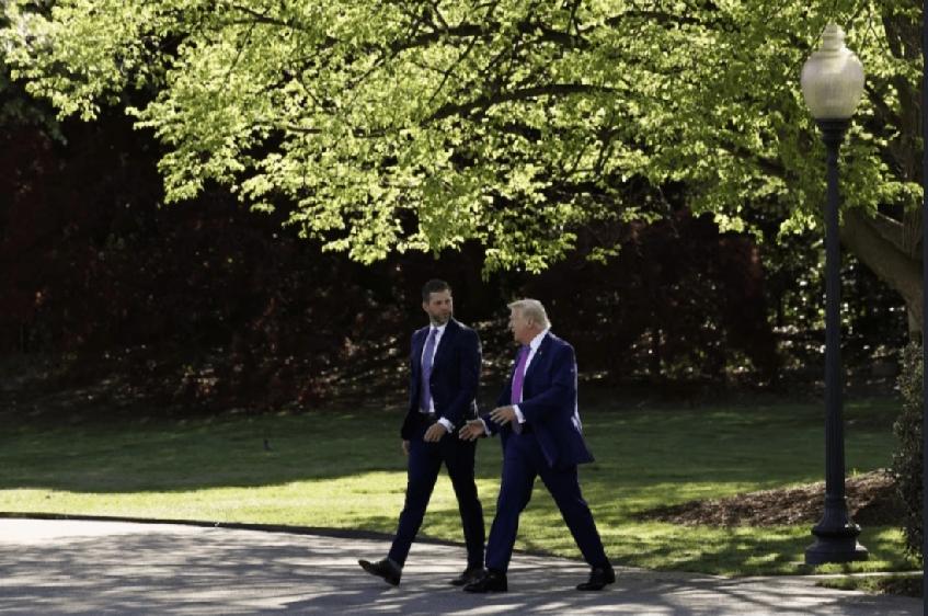 美国总统特朗普下月将对中国进行国事访问，其子埃里克（Eric Trump）及其妻