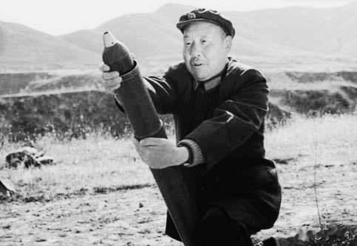 1940年，百团大战关家垴战斗中， 赵章成将军将炮口调成了88.5度特大射角，以