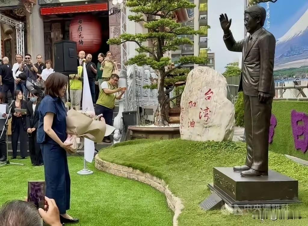 5月9日‖安倍昭惠第四次造访台湾高雄，向其亡夫安倍晋三「日本前首相」雕像献花，并
