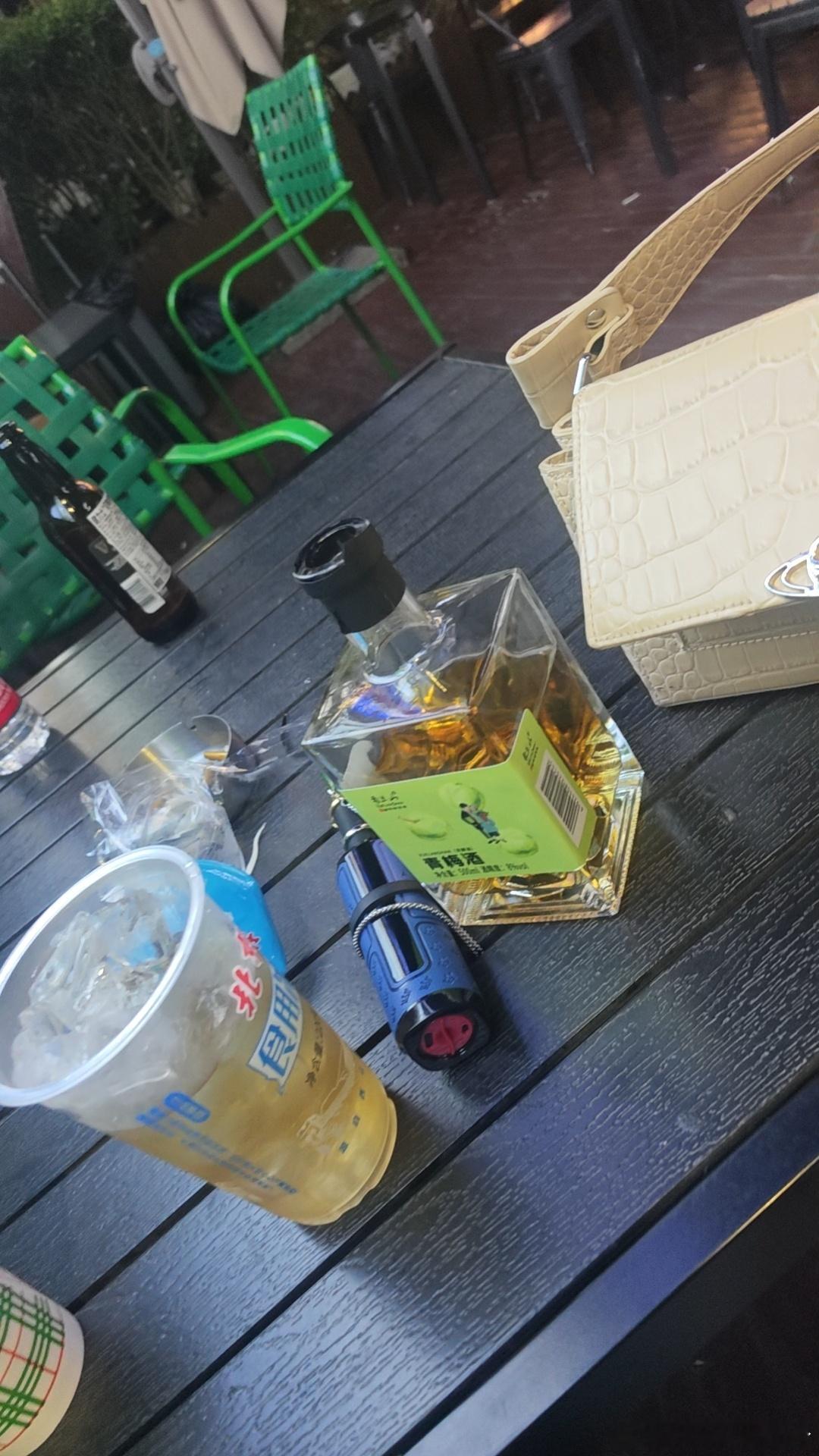 我是真的很喜欢喝酒啊🍺一个人都能喝一晚上 