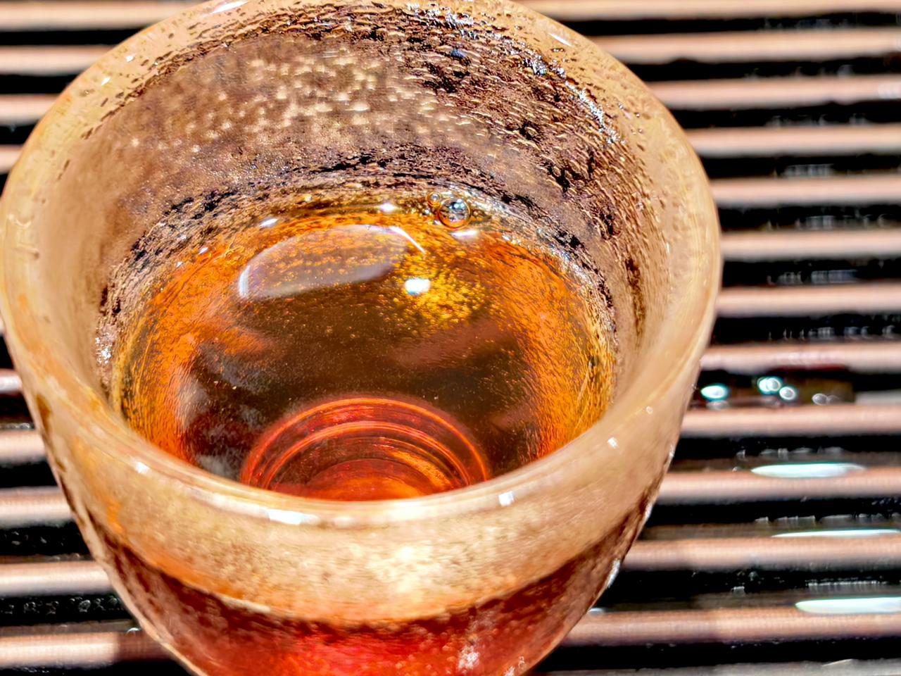 大班章熟普，第一次喝！
这是班章茶区的新秀，非老班章核心茶区的茶，但也挺好喝！普