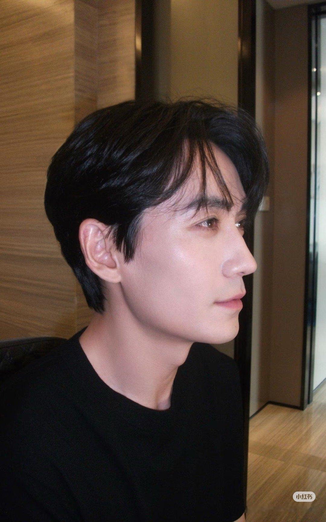 红薯🍠 黑色工装永远的神朱一龙黄凯惊蛰无声