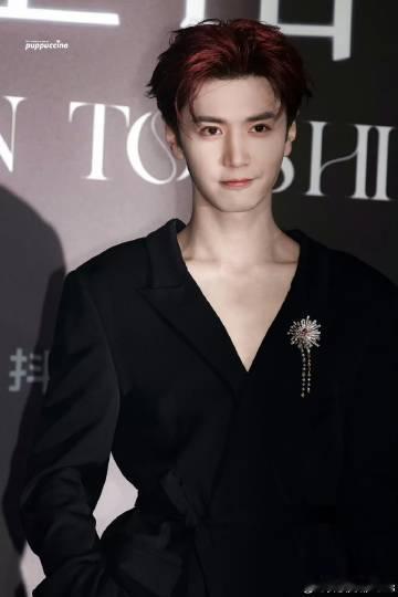 #从未见过像陈哲远这么实诚之人# 陈哲远的实诚藏不住，采访中坦诚，与粉丝相处更是