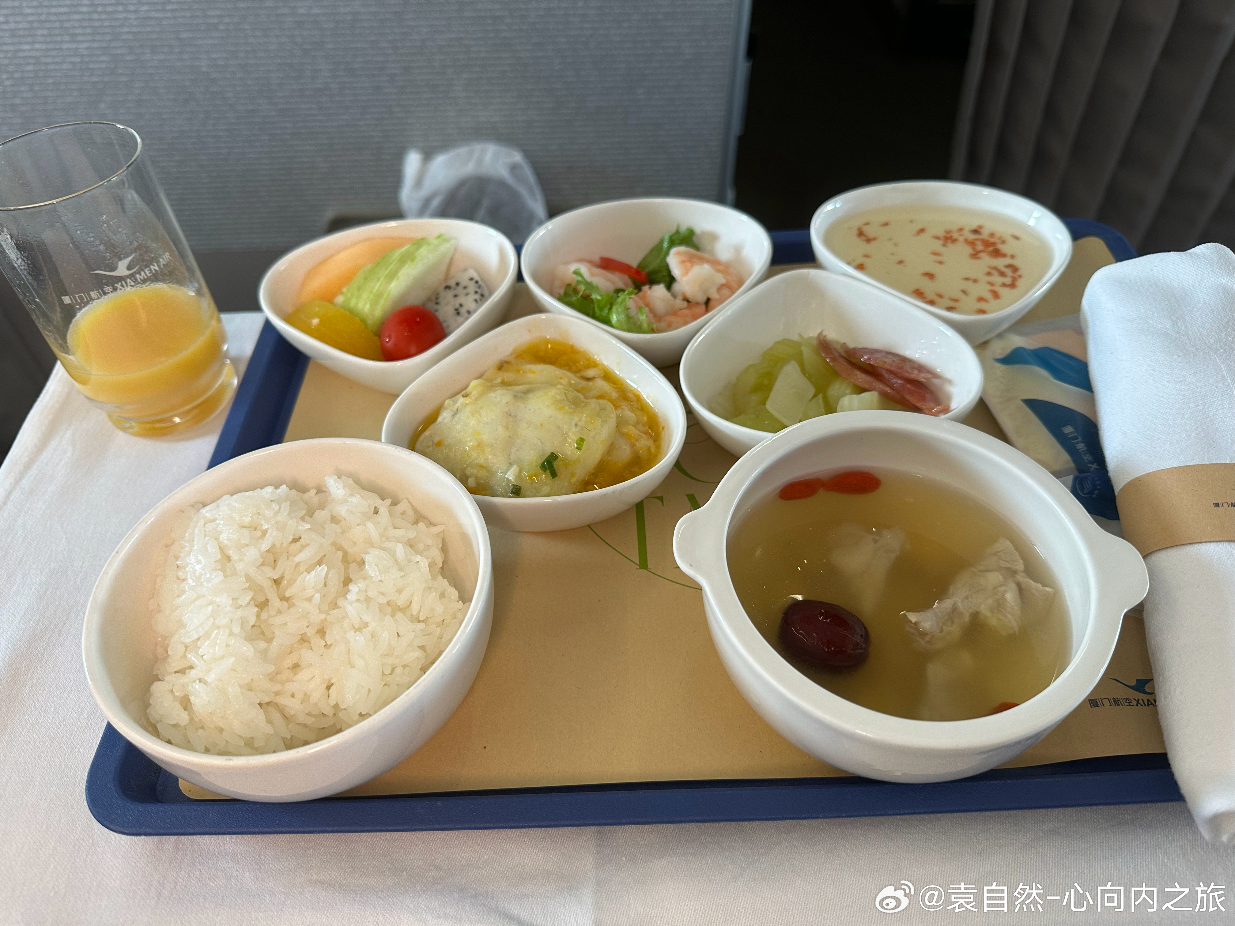“拿起容易，放下难。我今天放得下，你该替我高兴。” 