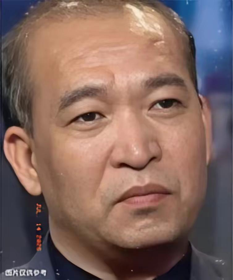 1981年秋天，二十七岁的赵泰来收到香港发来的电报——姨妈病危，让他立刻动身。他