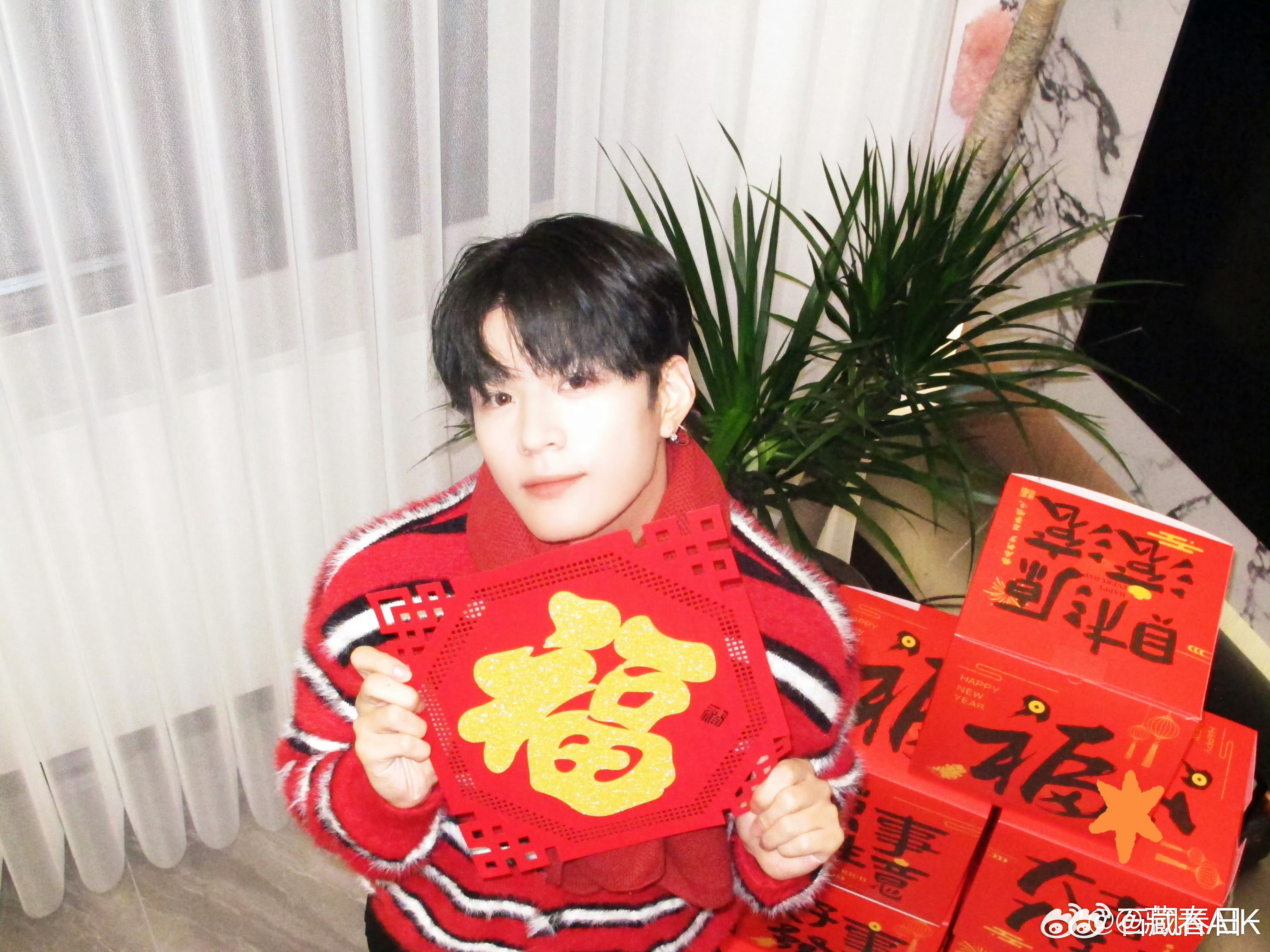 前女友曝石凯私联粉丝石凯前女友的姐姐又发文了！这回是晒出起诉状，称石凯告了她姐姐