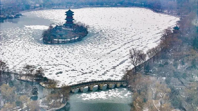 赏山西雪景   1月23日-25日，我省多地迎来2025年首场降雪。运城、晋城、