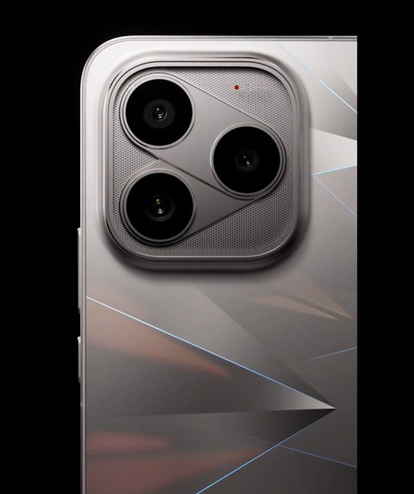 iQOO 16的"逐光"配色细节出来了。后盖用的全息材质，搭载行业独家激光全息成