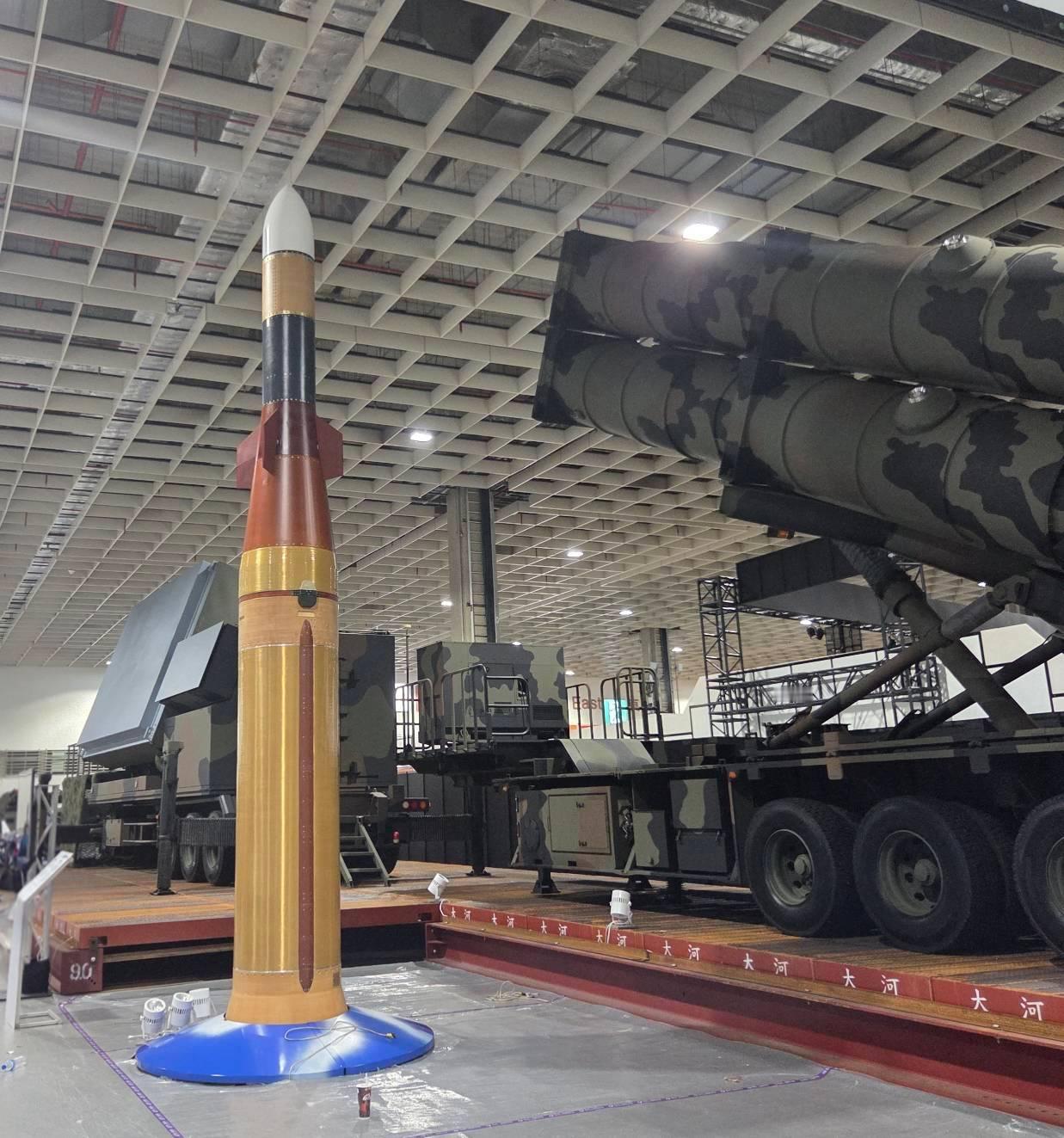 每天认识一件兵器 中国台湾中科院强弓/天弓四型反导拦截弹在台北航太展首度亮相，弹