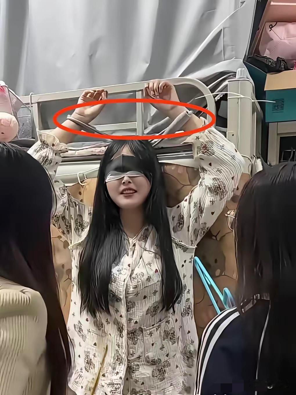 哈哈，这么大了还喜欢玩过家家