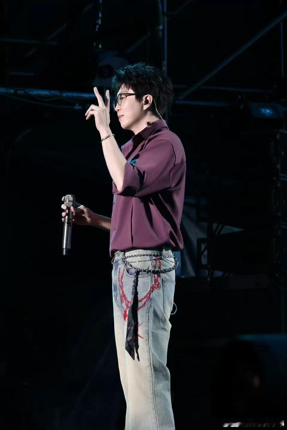 毛不易小王现场版上线 毛不易发的粉丝合唱视频好精彩！《小王Live》上线，发声方