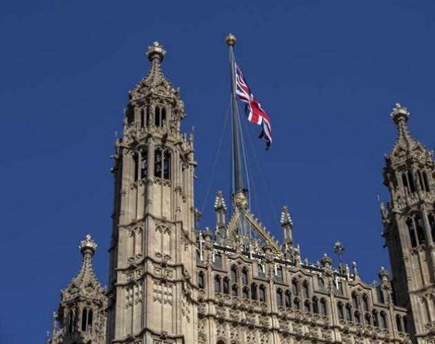 全民无烟时代来临？英国立法封杀新生代，终身禁购香烟引热议
这个法案叫《烟草与电子