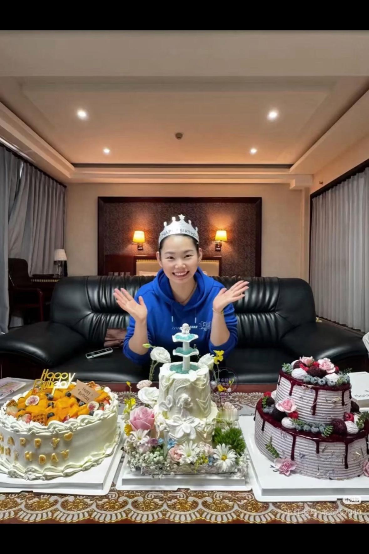 佳佳生日快乐，天真活泼的孩子，和莎莎是好姐妹，世界冠军当好朋友也是够幸福的，其实