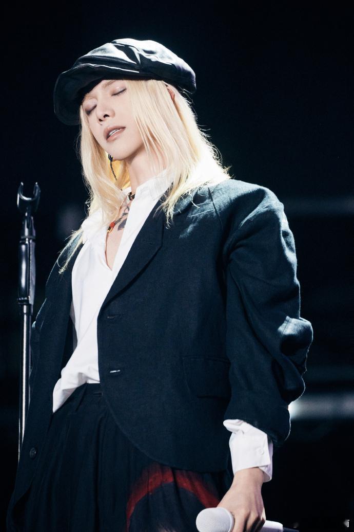 那英华晨宇这段我在西游记看过，那英查笔记时的暗中观察，像极了老君侦查猴哥的小动作