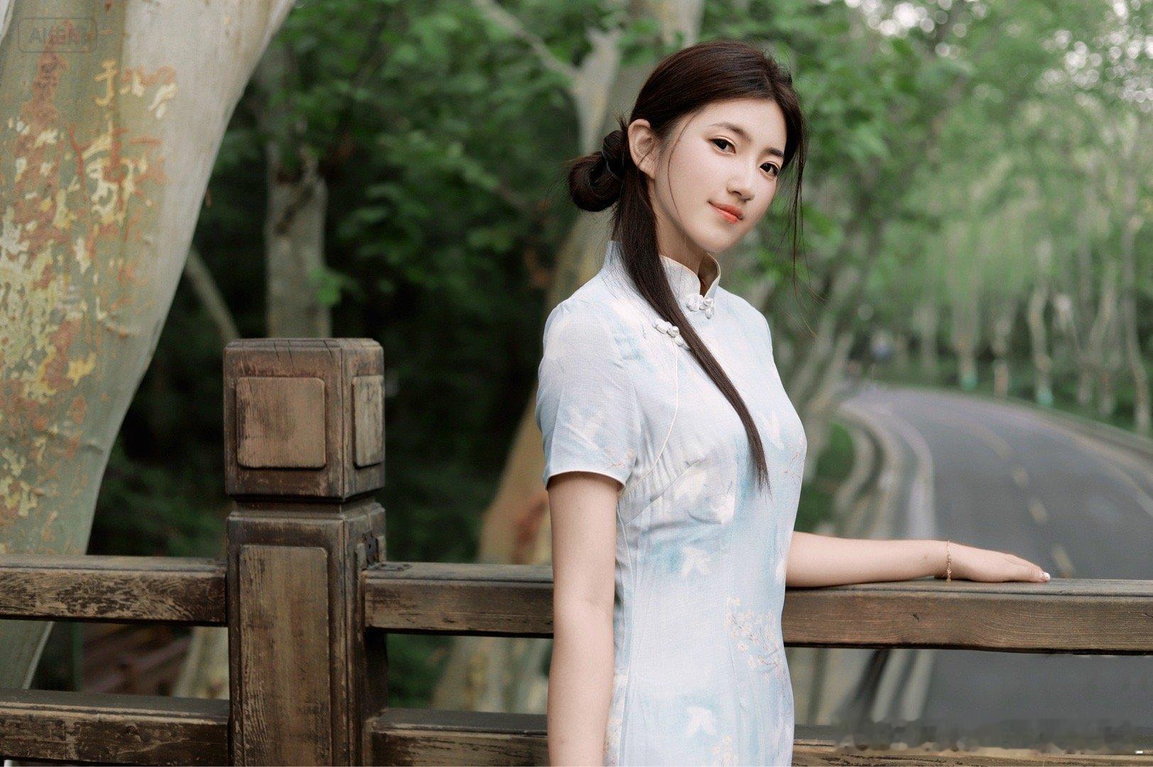 梧桐枝桠疯长爱意贯穿心脏 ​​​