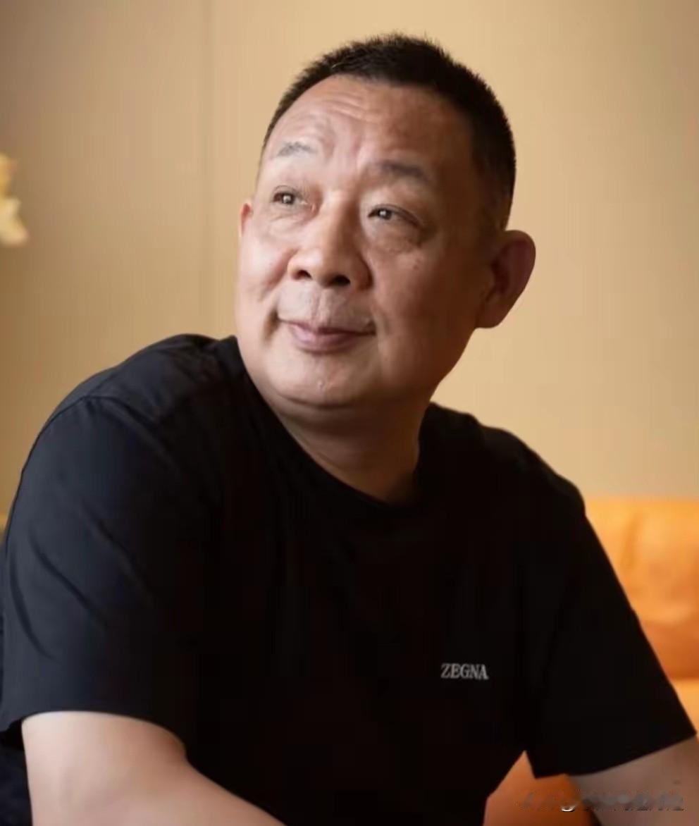 于东来最近发言直击内需痛点：拉不动消费的原因有三，普通人没钱，没时间，没消费意愿