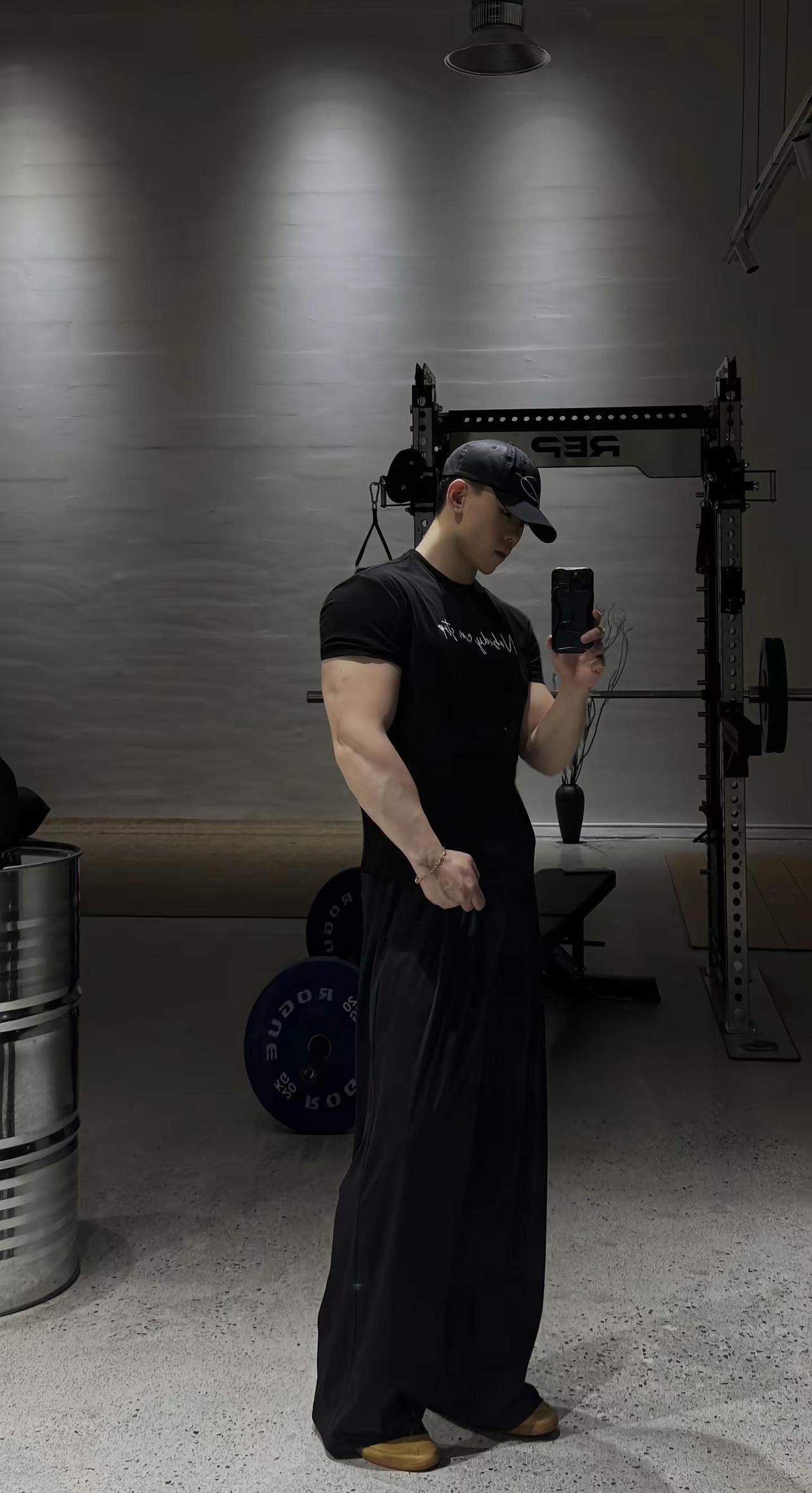 基础款才是普通人的答案。男生穿搭 男生穿搭日记