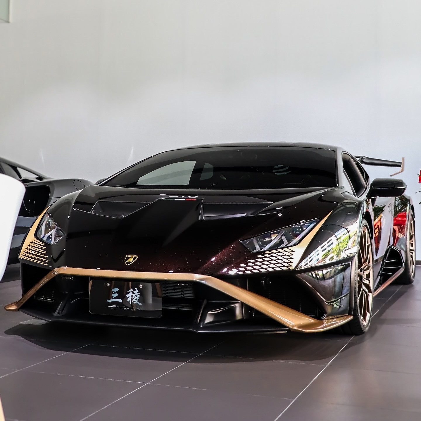Lamborghini Huracan STO.Color : Nero Gra