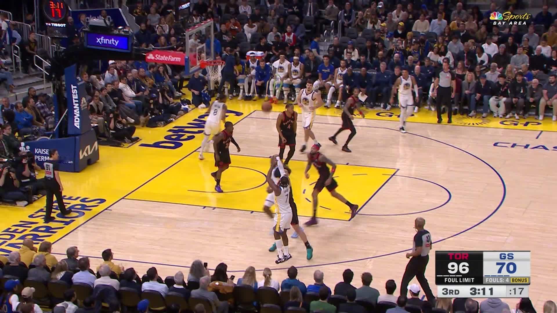 希尔德侧翼三分👌勇士73:99猛龙。猛龙vs勇士勇士春节之夜