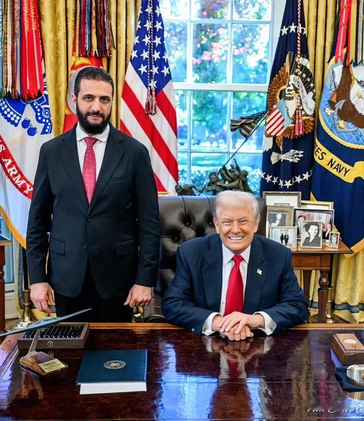 太尴尬了！叙利亚过渡政府领导人沙拉虽然赴美在白宫受到了特朗普的接见，但整个过程被