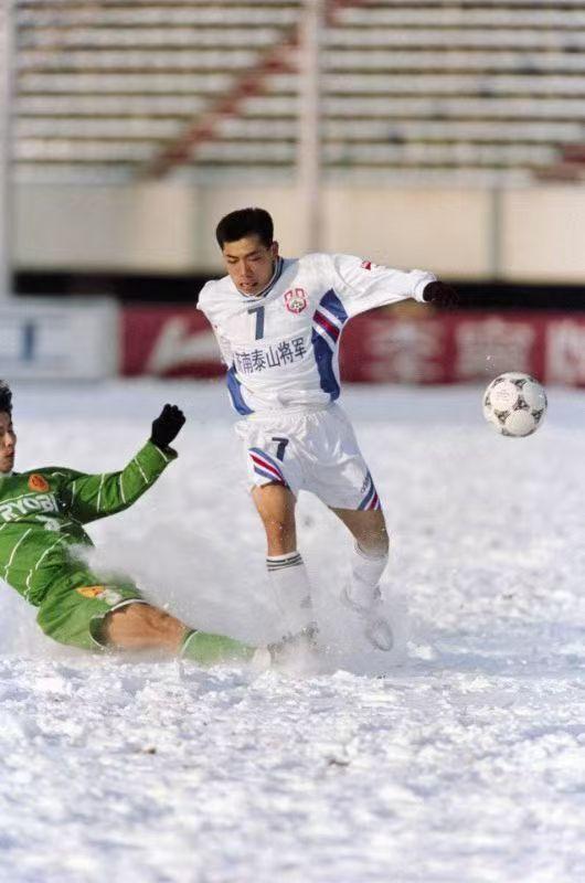 1997省体雪上对决，唐晓程踏雪追风成经典！一张照片，一个故事，一段记忆。山东省