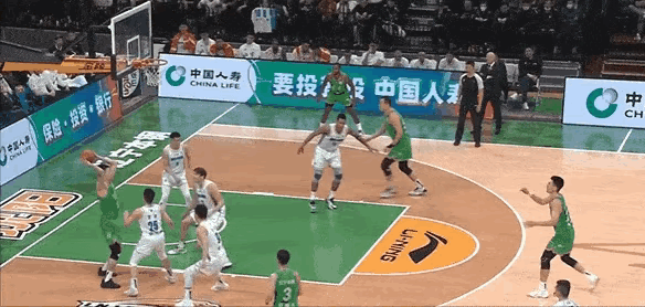 李晓旭这后仰跳投简直比年轻时更有气势，二哥李晓旭本赛季的正负值一直是位居第一位，