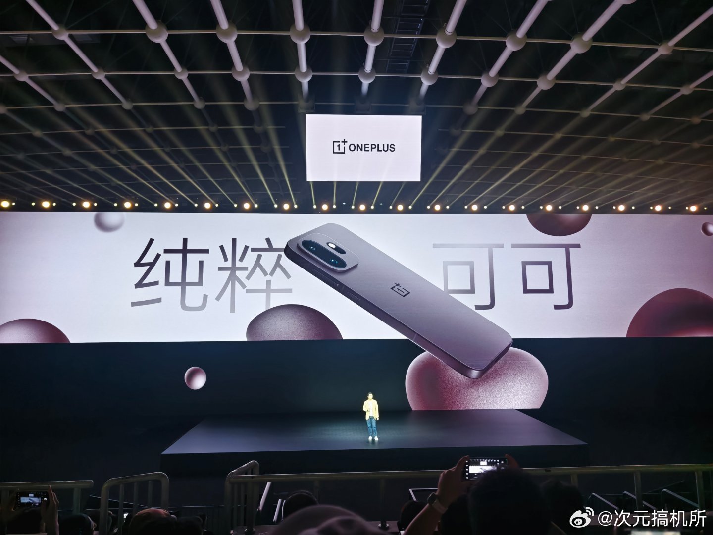 这几个配色看着都很好看，小屏也很方便一加15t一加 15T小屏手机旗舰手机性价比