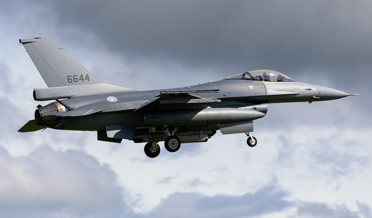 2026年8月5日嘉义偏离跑道的F-16战斗机6644号

2026年8月5日晚