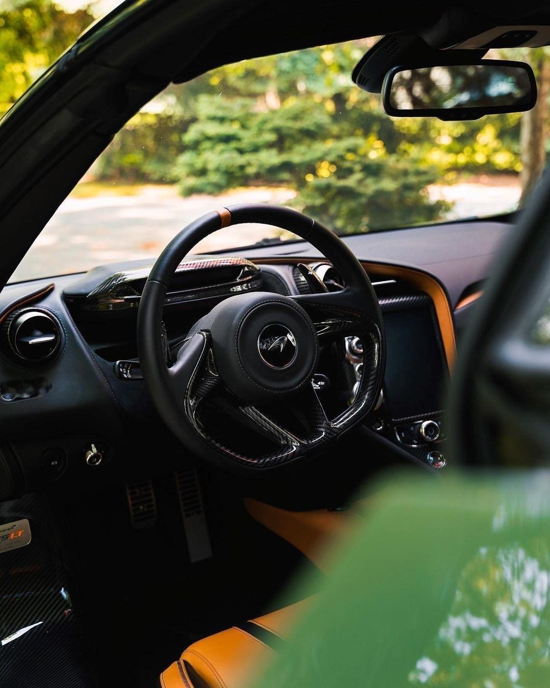 迈凯伦 765LT！引擎：双涡轮增压 V8 4.0 升！制造年份：2022—马力