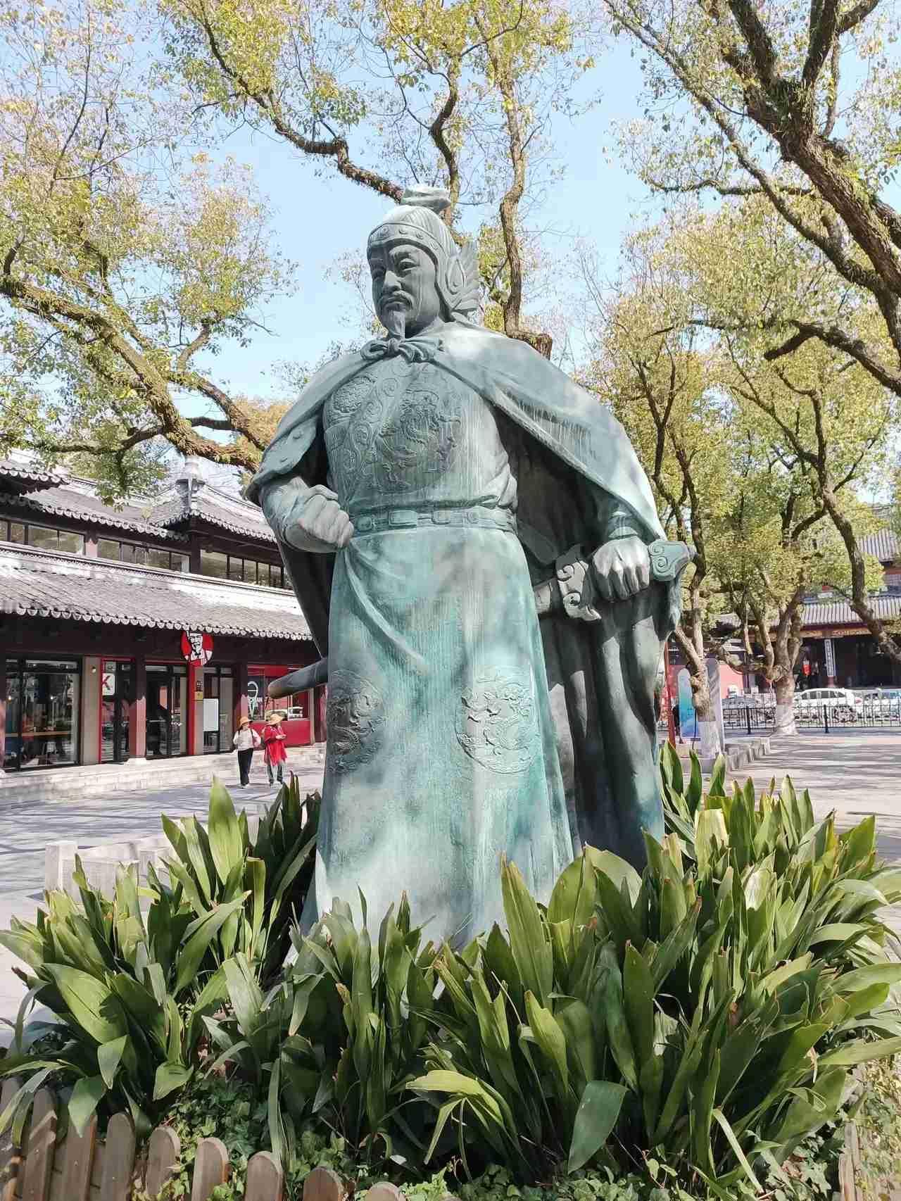 我的今日状态：😁轻松愉快
我这里的天气：🌧下雨

杭州西湖岳王庙是首批全国重