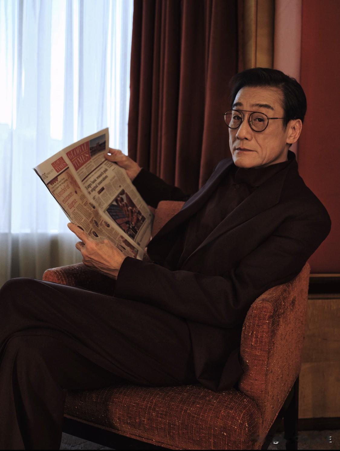 梁家辉曾在一采访中说：
“我觉得香港人其实挺可悲的，被英国人统治了一百多年，在回