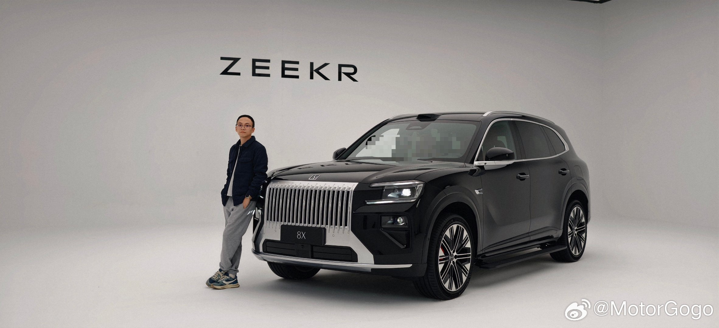 回味了一次内饰，细节上比之前更好看了。这么说吧，我摆弄车里的配置，整整2个小时，