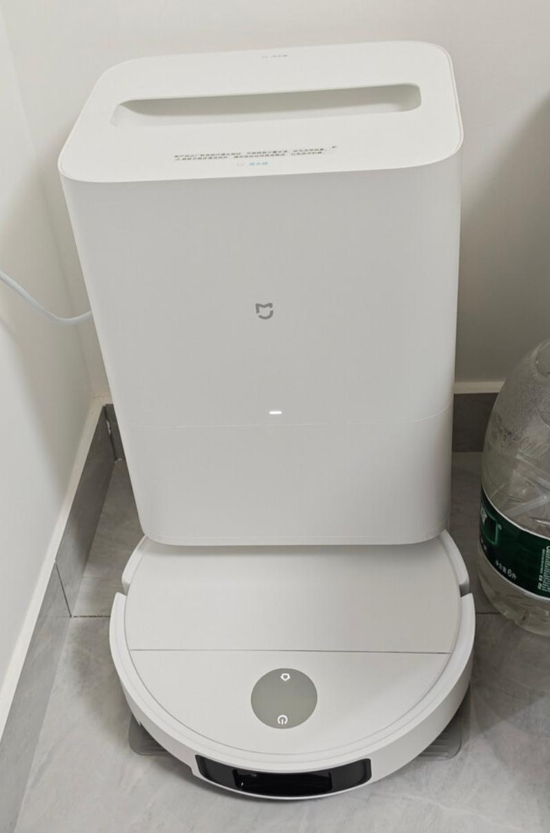 想买个扫地机器人，本来几分钟就能搞定的事，被我老公琢磨来琢磨去，结果硬生生拖到明