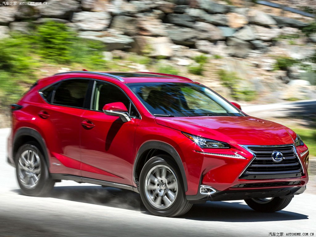 2015年款的雷克萨斯NX300h搭载一具2.5 L4混合动力引擎，综合功率为1