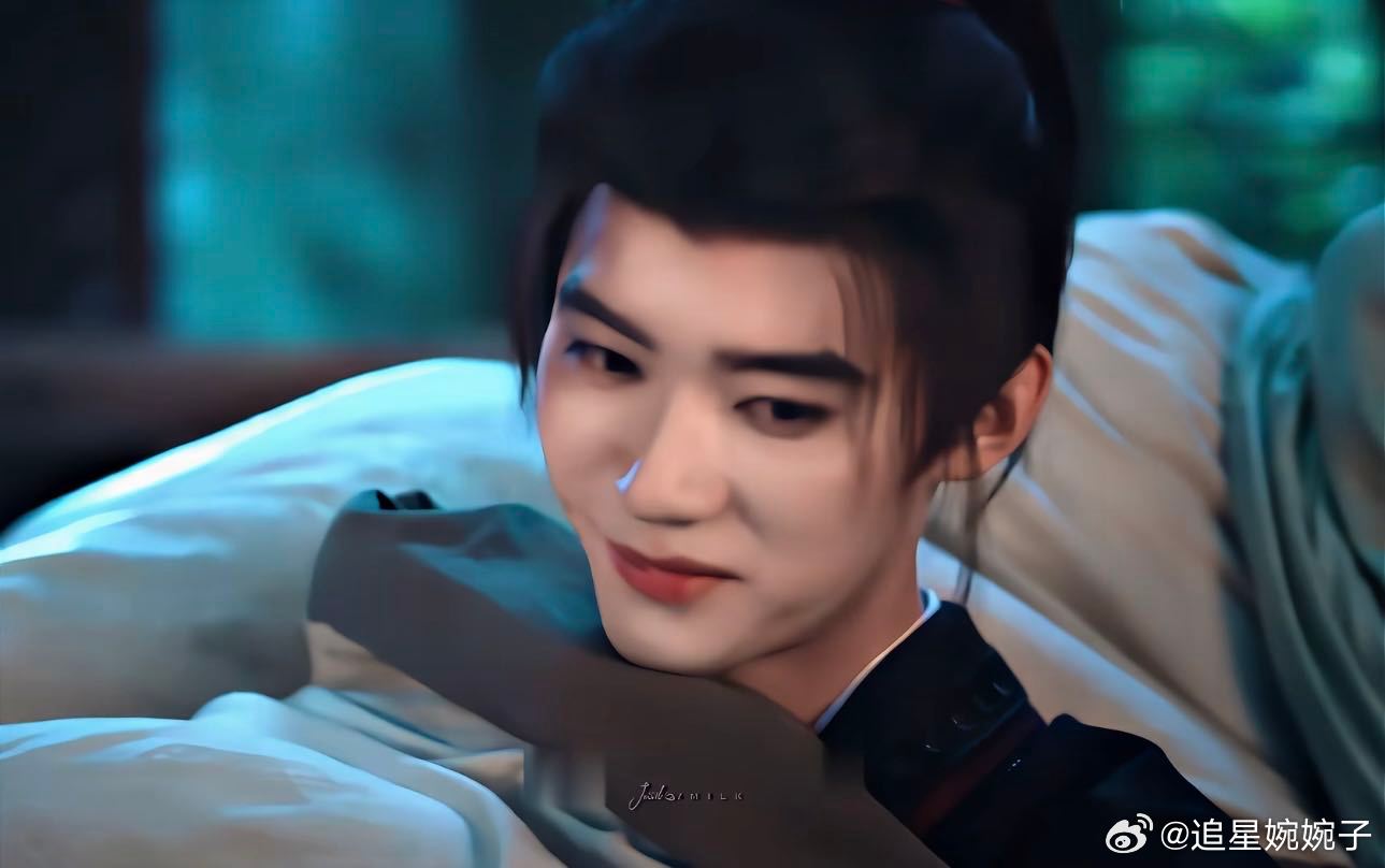 周翊然暗爽哥稳定发力周翊然真的把谢燕来这个角色呈现的很精彩了，和女主拉扯之后那种