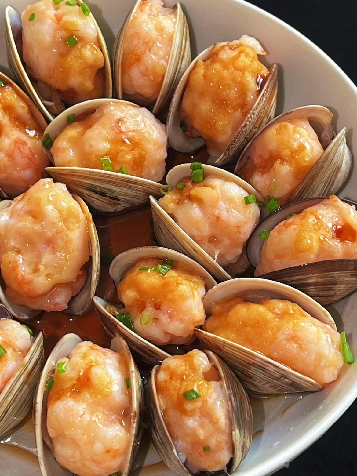 BB们今天的懒人餐真的超级简单！！！✨虾滑蛤蜊，稍微一加蘸调料，蒸出来的鲜美真的